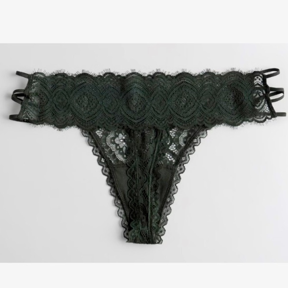 Gilly Hicks Womenโs Floral Lace Strappy Everything Thong Underwear Panties L
